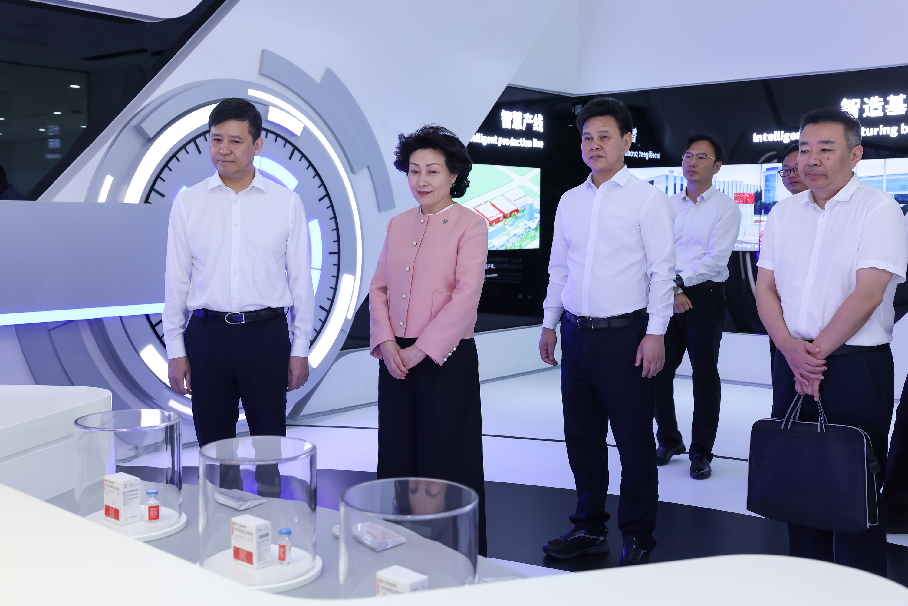 福建省人大常委李建輝、晉江市委書記張文賢一行到訪正大天晴